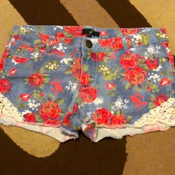 Floral shorts - Picture 1 of 2